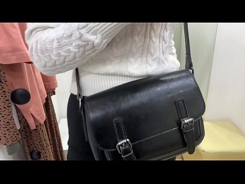 ❤️ Offentlig onani av ungtispe FeralBerry med en dildo i prøverommet ❌ Superporno hos oss ️❤